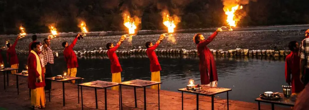 ganga-aarti-triveni-ghat-rishikesh-head-603_20171208202125.webp