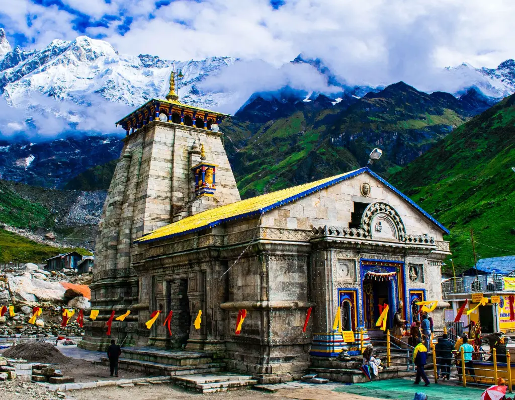 Kedarnath_Temple_in_Rainy_season.webp