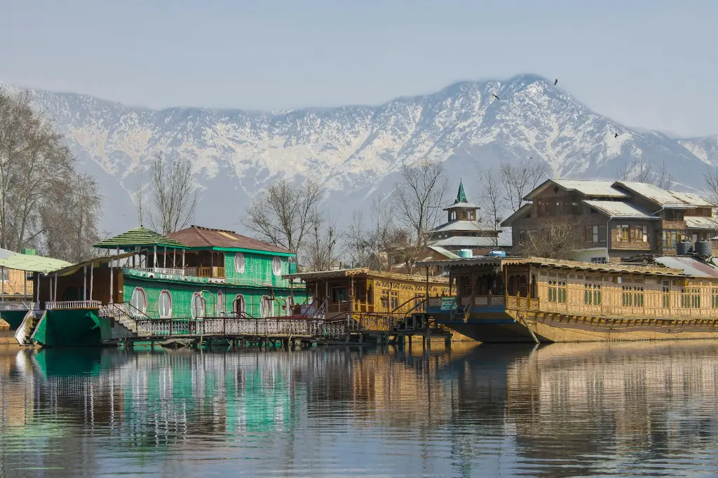 unsplash_72GwiojCwoI_Srinagar.webp