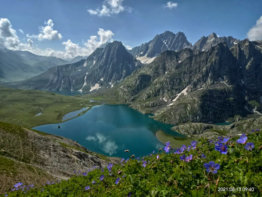 unsplash_WMJtnmxibcA_sonmarg.webp